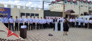 Торжественная линейка, посвящённая празднованию Дня победы 9 мая